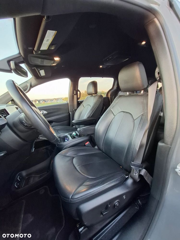 Chrysler Pacifica - 11