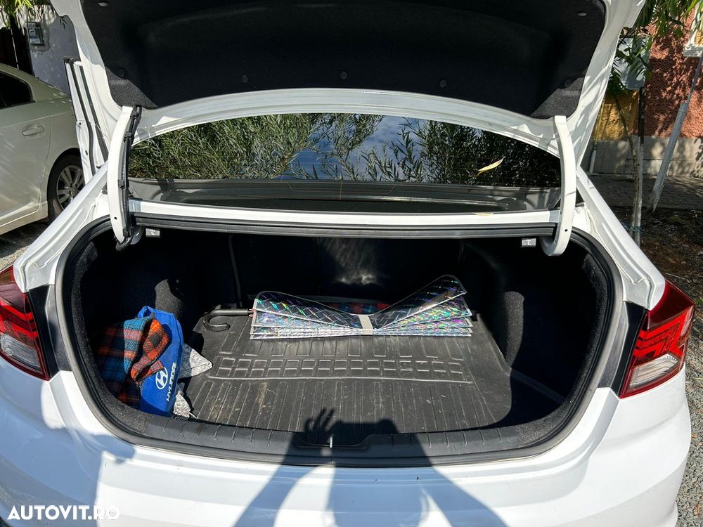Hyundai Elantra 1.6 MPi Comfort - 8