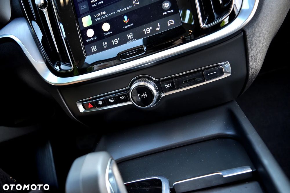 Volvo V60 B3 B DKG Momentum Pro - 28