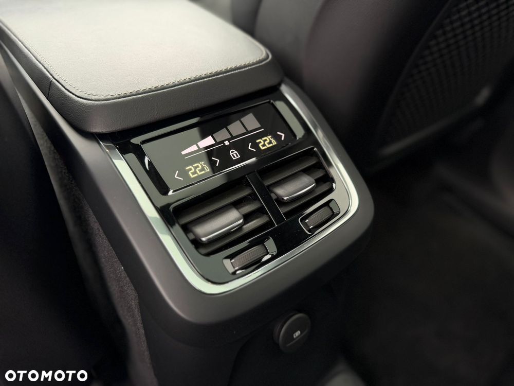 Volvo XC 90 T8 AWD Twin Engine Geartronic RDesign - 22