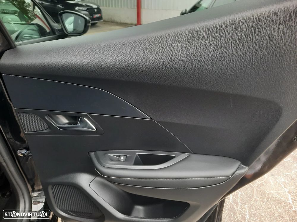 Peugeot 2008 1.2 PureTech Allure Pack - 21