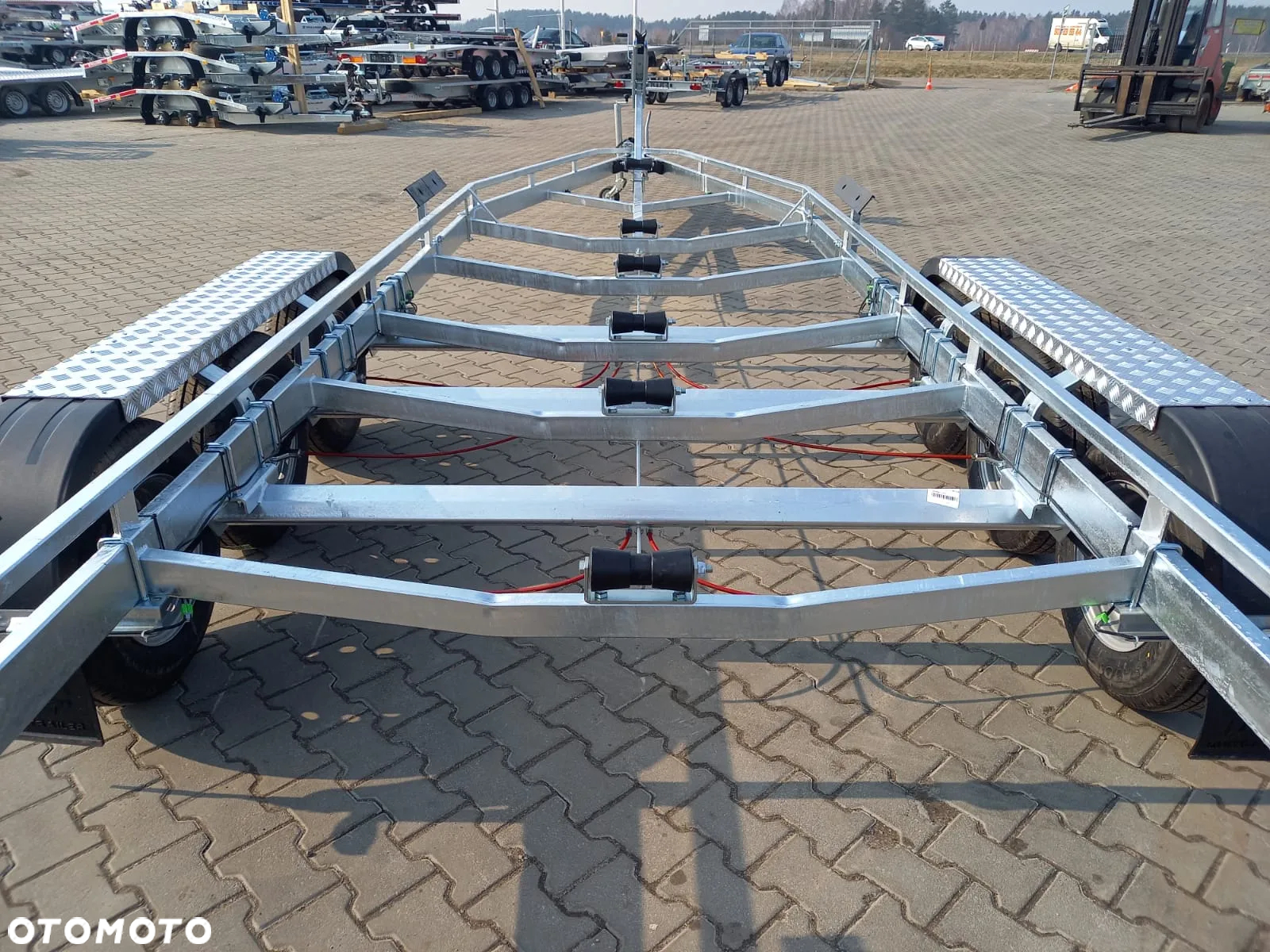 TEMARED DOSTAWA! Przyczepa podłodziowa B35 poszerzana wym. 915x253cm Idealna do transportu łodzi do 9,1m! Podpory płaskie, szeroka, MOCNA! DMC 3500 kg - 25