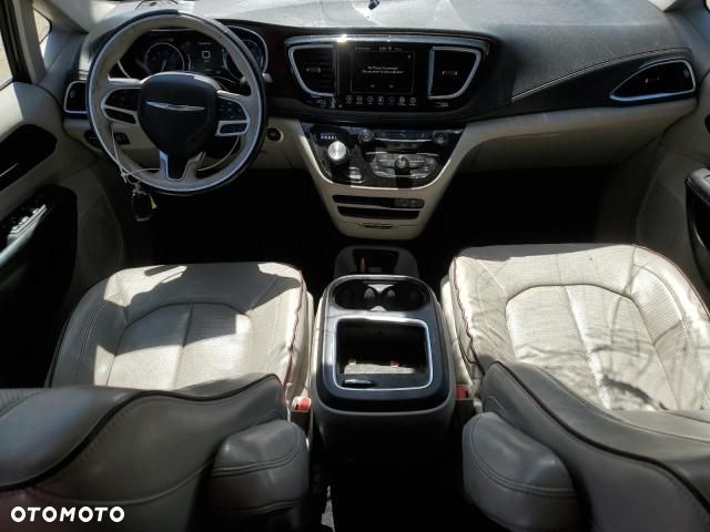 Chrysler Pacifica - 22