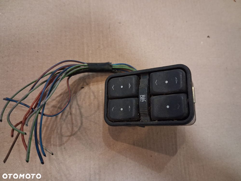 Przełącznik szyb OPEL MERIVA A  13363402  OE - 1