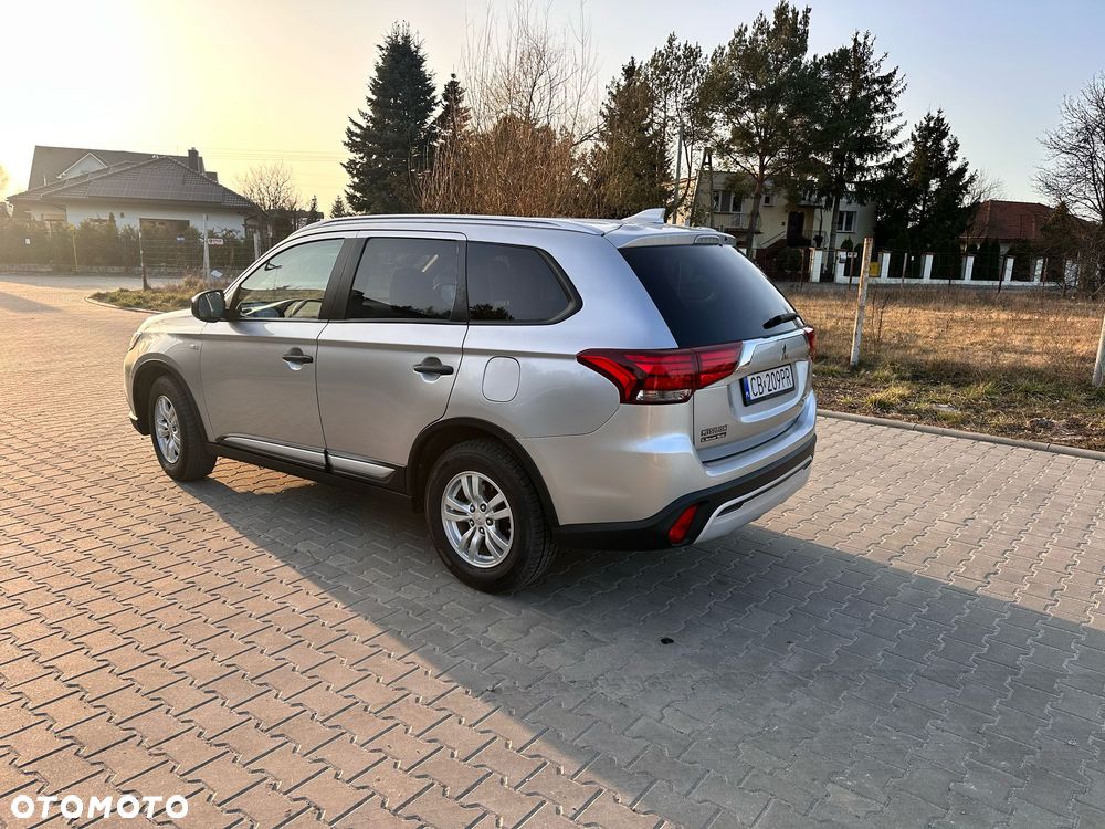 Mitsubishi Outlander - 8
