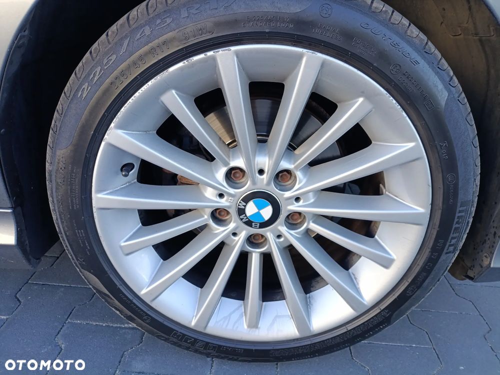 BMW Seria 3 318i Edition Exclusive - 32