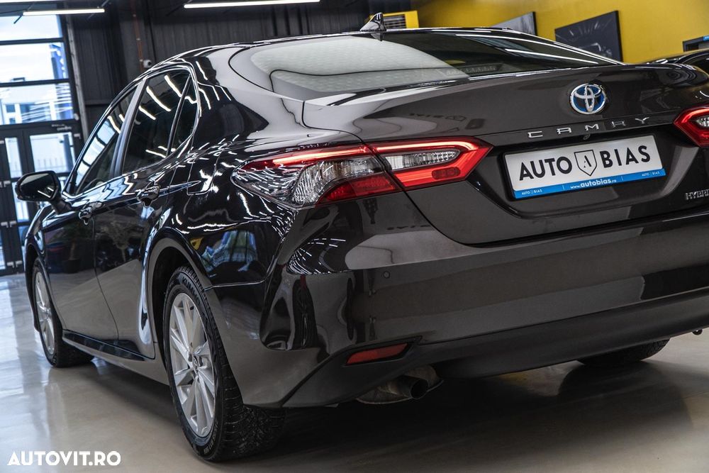 Toyota Camry Executive - 32