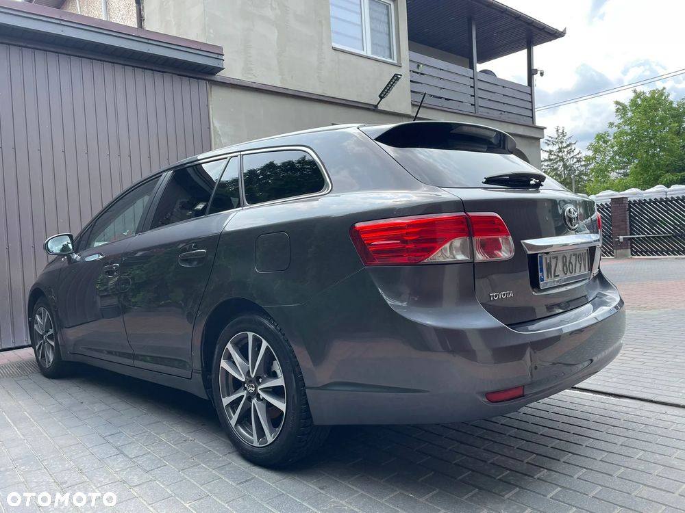Toyota Avensis 1.8 Active - 13