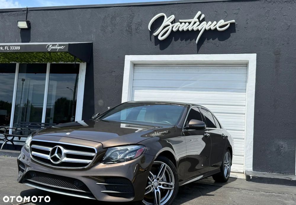 Mercedes-Benz Klasa E 300 9G-TRONIC AMG Line - 3
