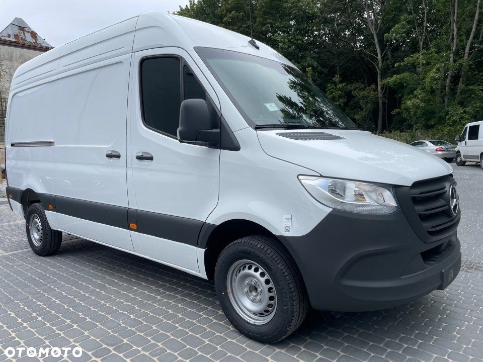 Mercedes-Benz Sprinter - 2