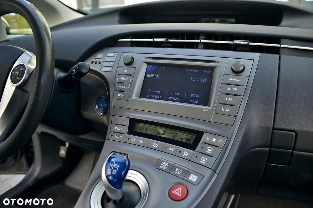 Toyota Prius 1.8 Hybrid Premium - 30