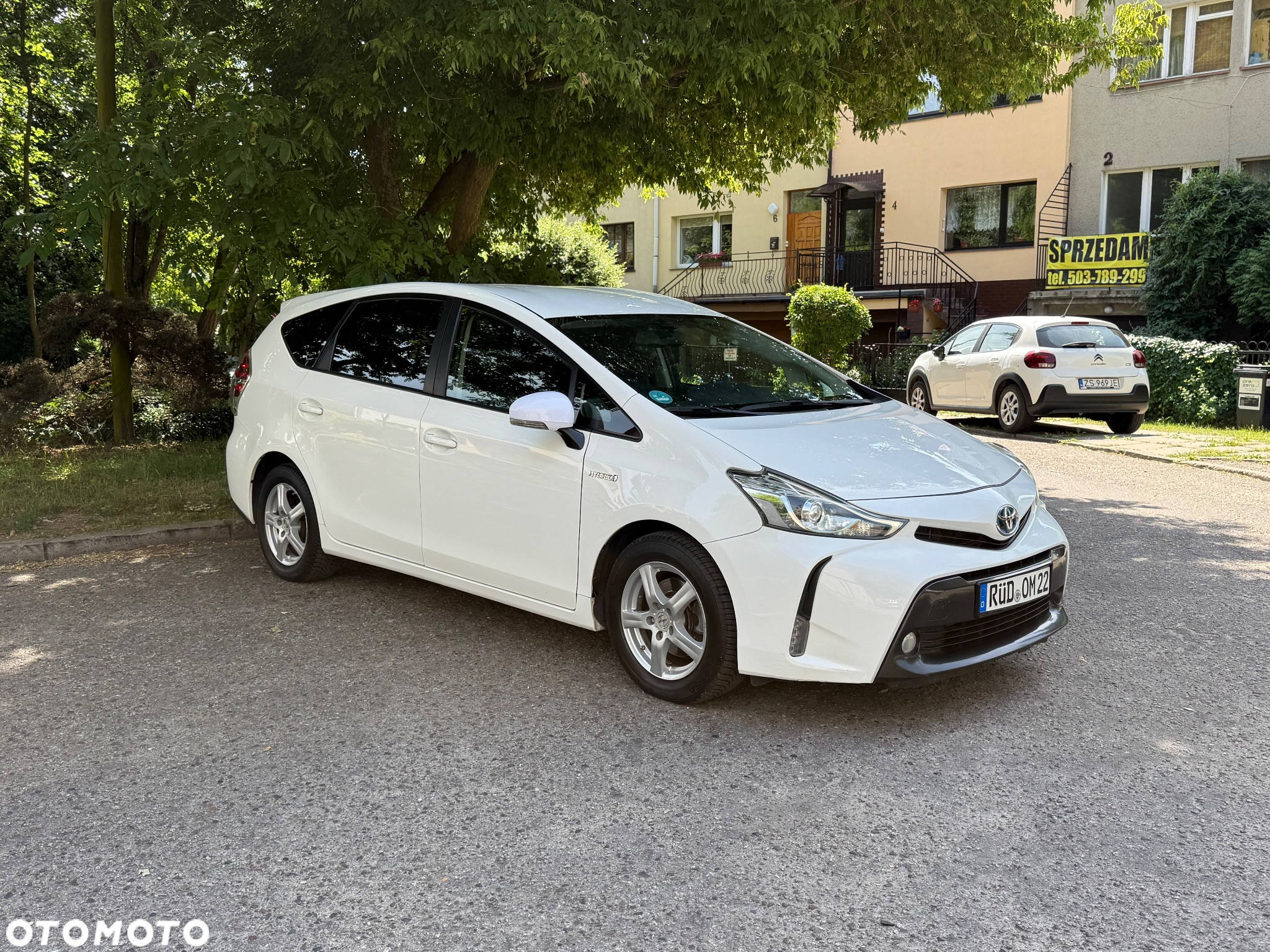 Toyota Prius+ (Hybrid) Executive - 8