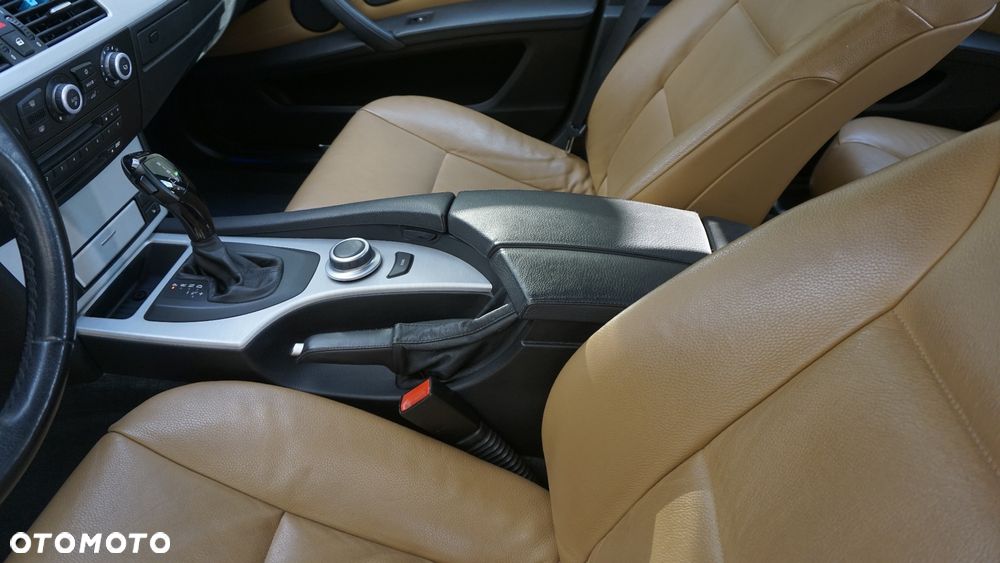 BMW Seria 5 520d - 24
