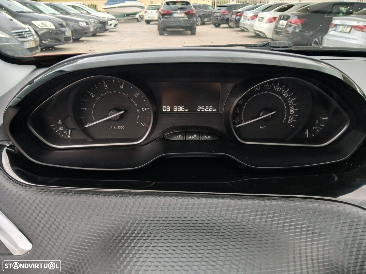 Peugeot 2008 1.2 PureTech Signature - 18