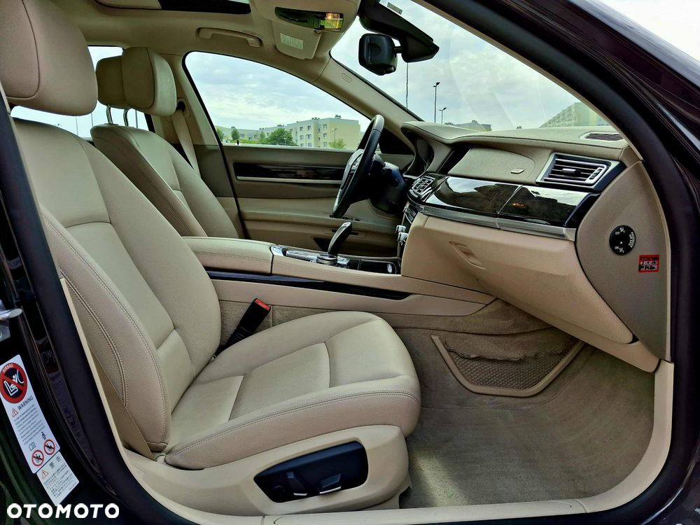 BMW Seria 7 740i Edition Exclusive - 14