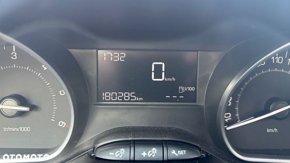 Peugeot 208 - 16