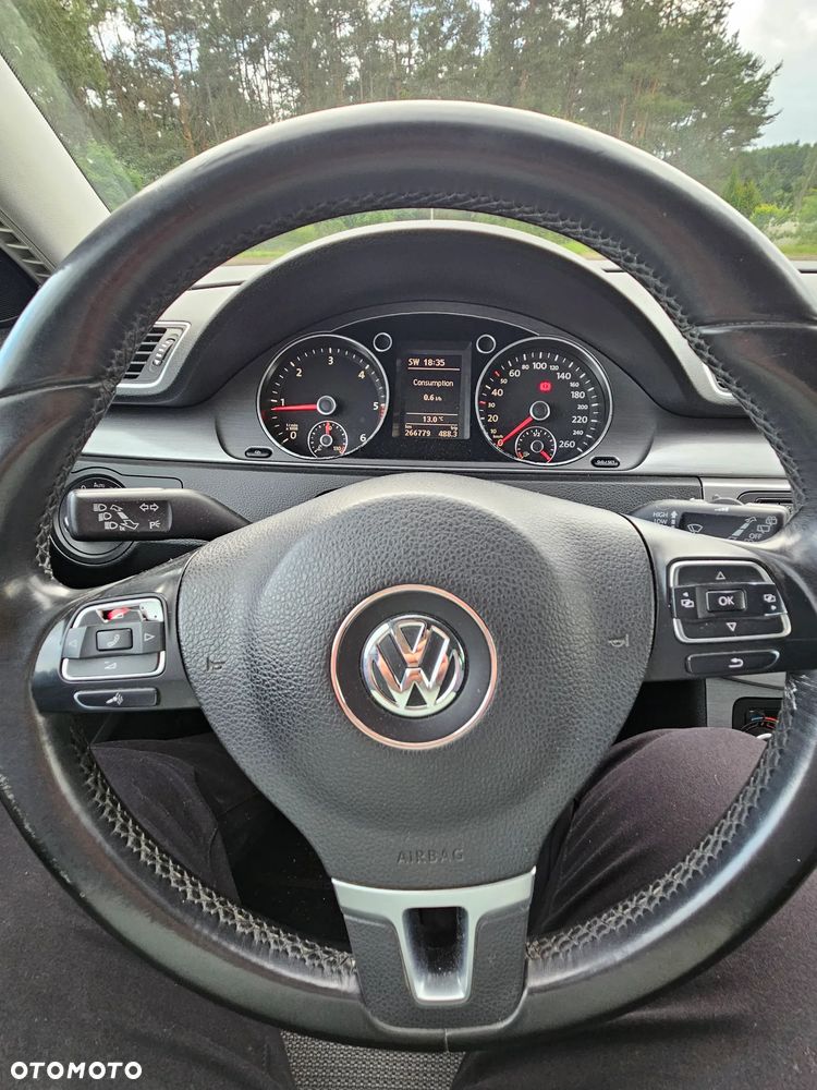Volkswagen Passat 2.0 TDI DPF Highline - 8