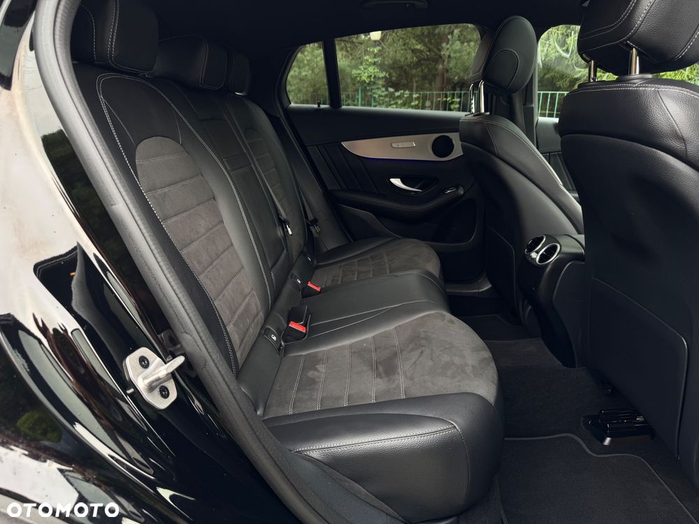 Mercedes-Benz GLC 300 4Matic 9G-TRONIC AMG Line Plus - 27