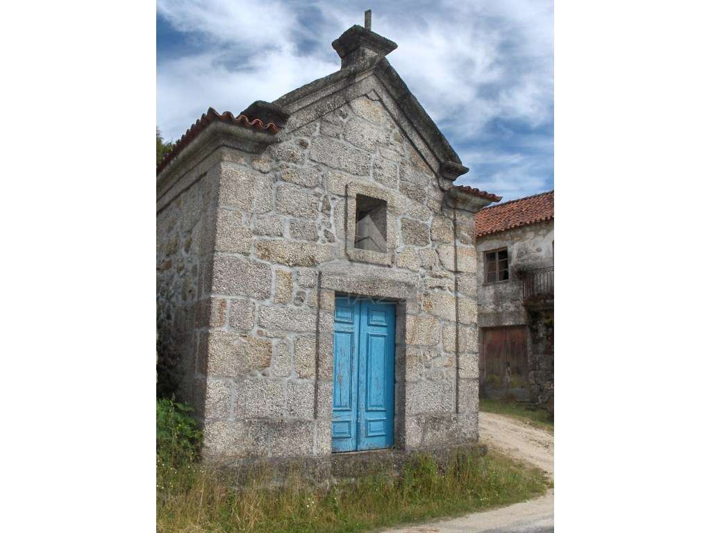 Casa secular com foral e capela. - Grande imagem: 5/25