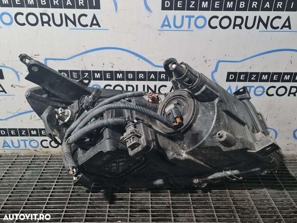 Far Stanga Toyota RAV 4 III 2006 - 2012 SUV 4 Usi (1357) Cu lupă - 2