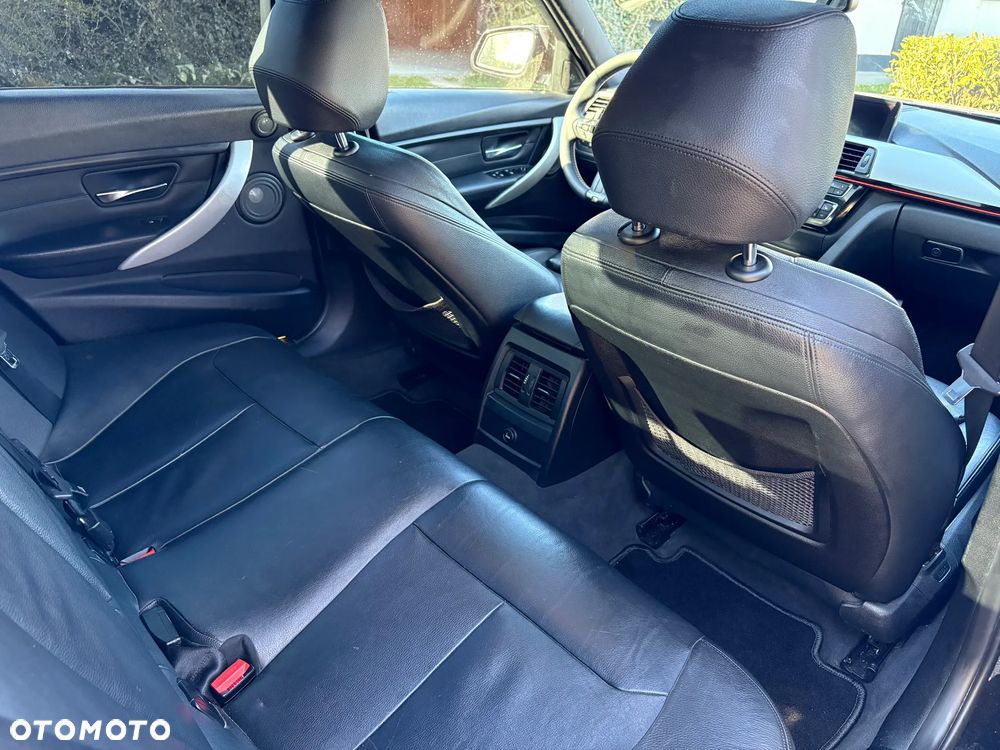 BMW Seria 3 335i Sport-Aut Luxury Line - 38