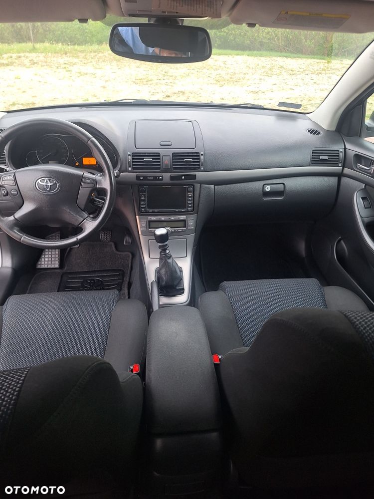 Toyota Avensis - 6