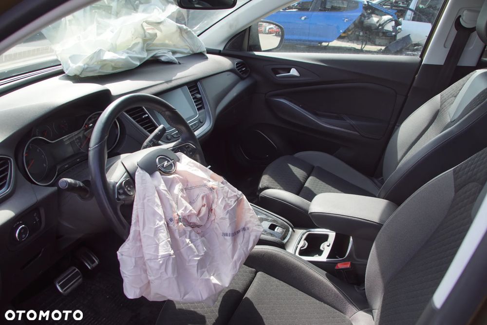 Auto na części - Opel Grandland X I 1.2 Turbo 130 KM B12XHT 20GE35 G80 2018R Silnik Skrzynia Drzwi Błotnik Klapa Zderzak Lampa Lusterko Klamka Szyba Panorama Deska Kokpit Sterownik Moduł Czujnik Licznik Wyświetlacz Panel Kierownica - 10