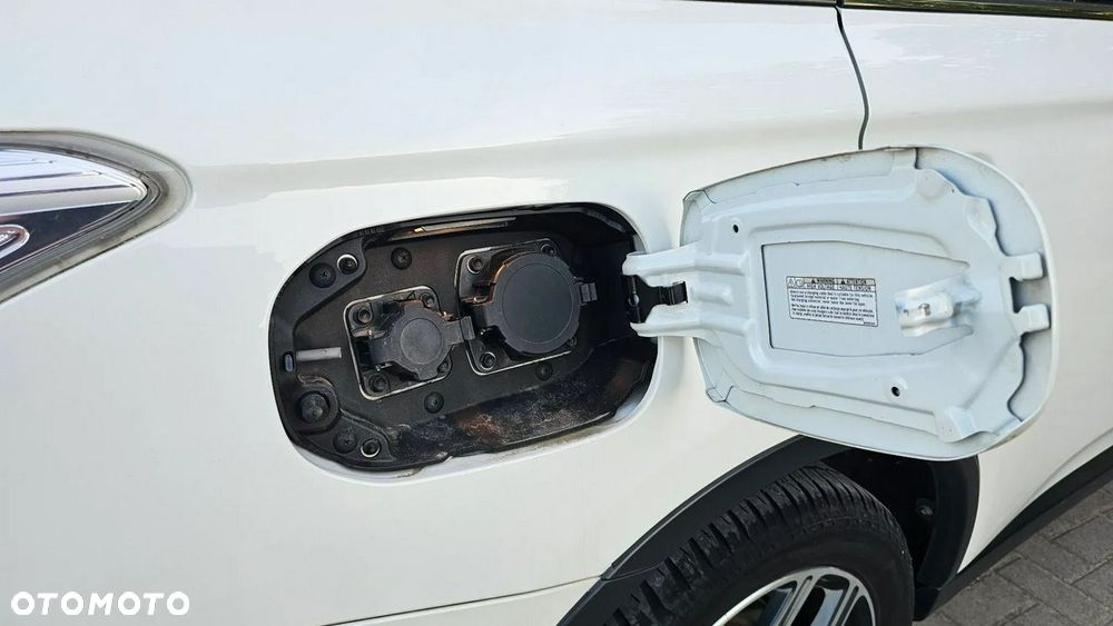 Mitsubishi Outlander Instyle NAVI + - 21
