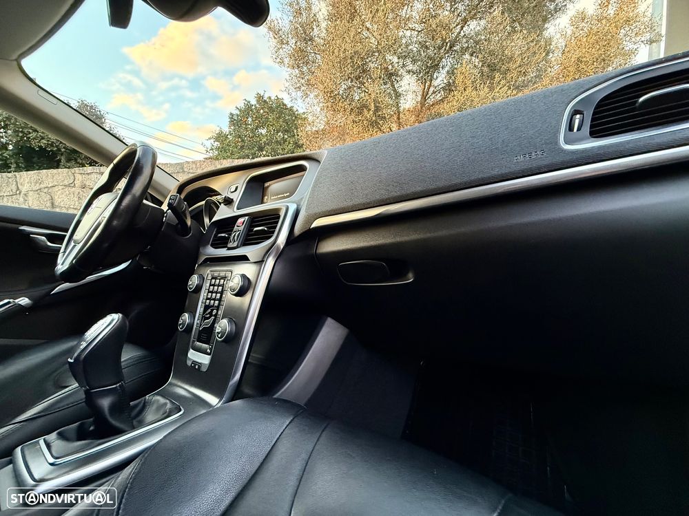 Volvo V40 1.6 D2 Eco Momentum - 31