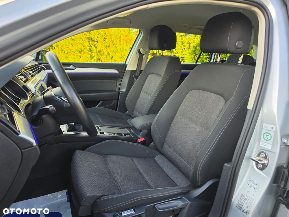 Volkswagen Passat 2.0 TDI (BlueMotion Technology) Comfortline - 24