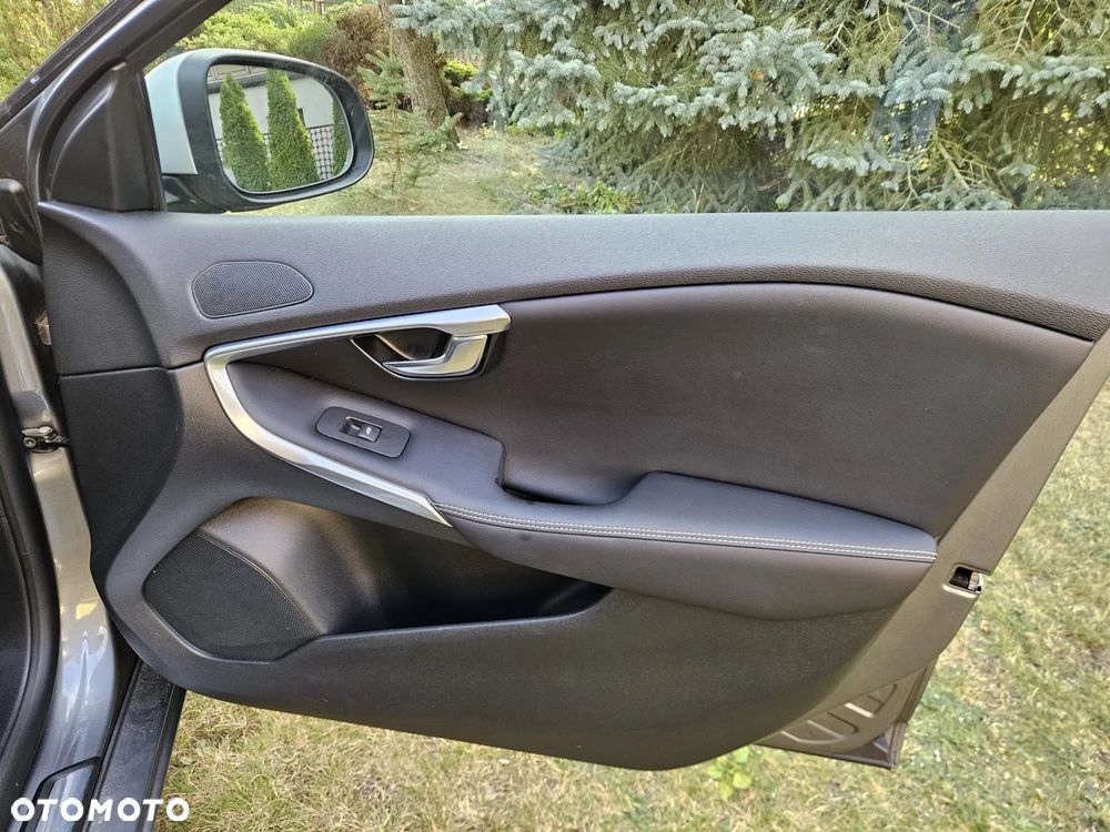 Volvo V40 T3 Drive-E R-Design Momentum - 33