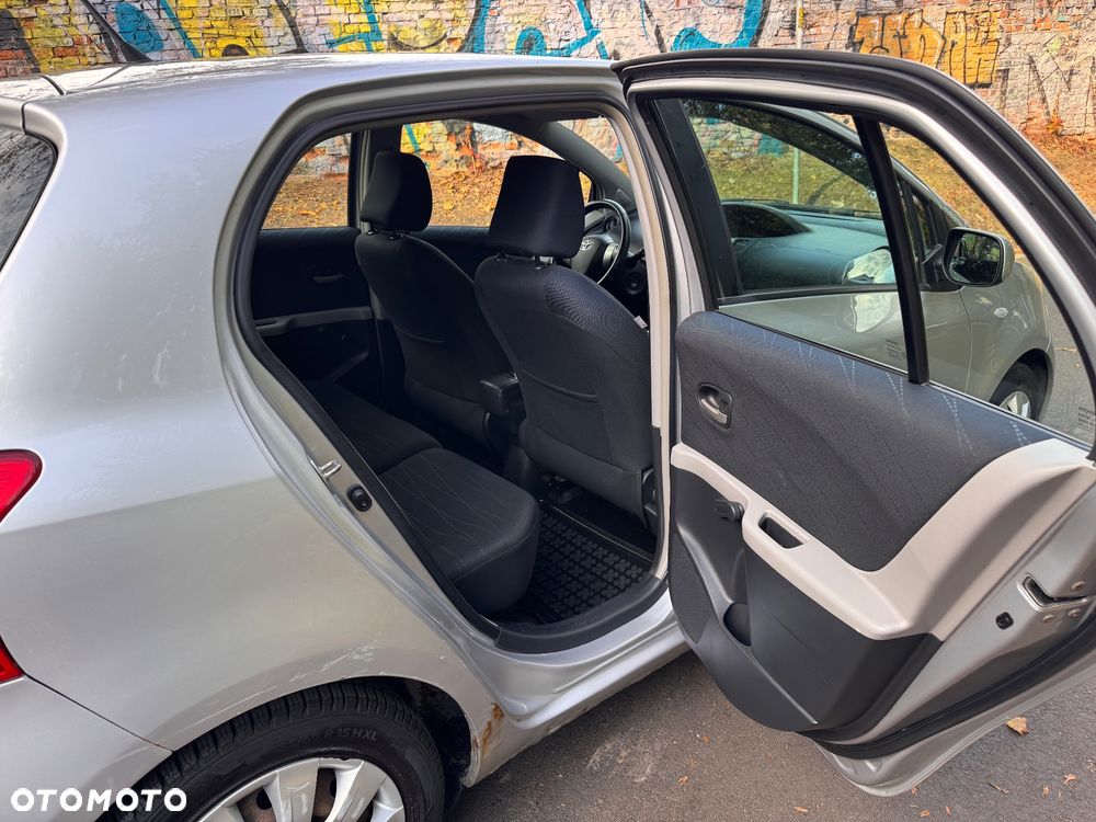 Toyota Yaris - 12
