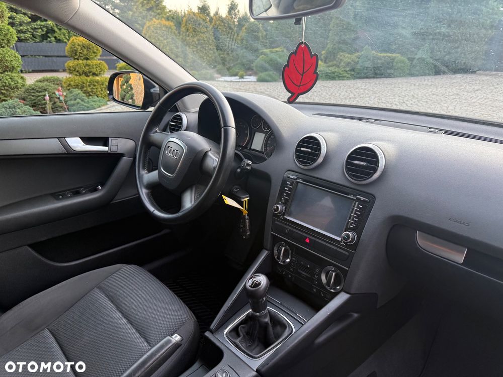 Audi A3 Sportback 1.6 Ambiente - 17