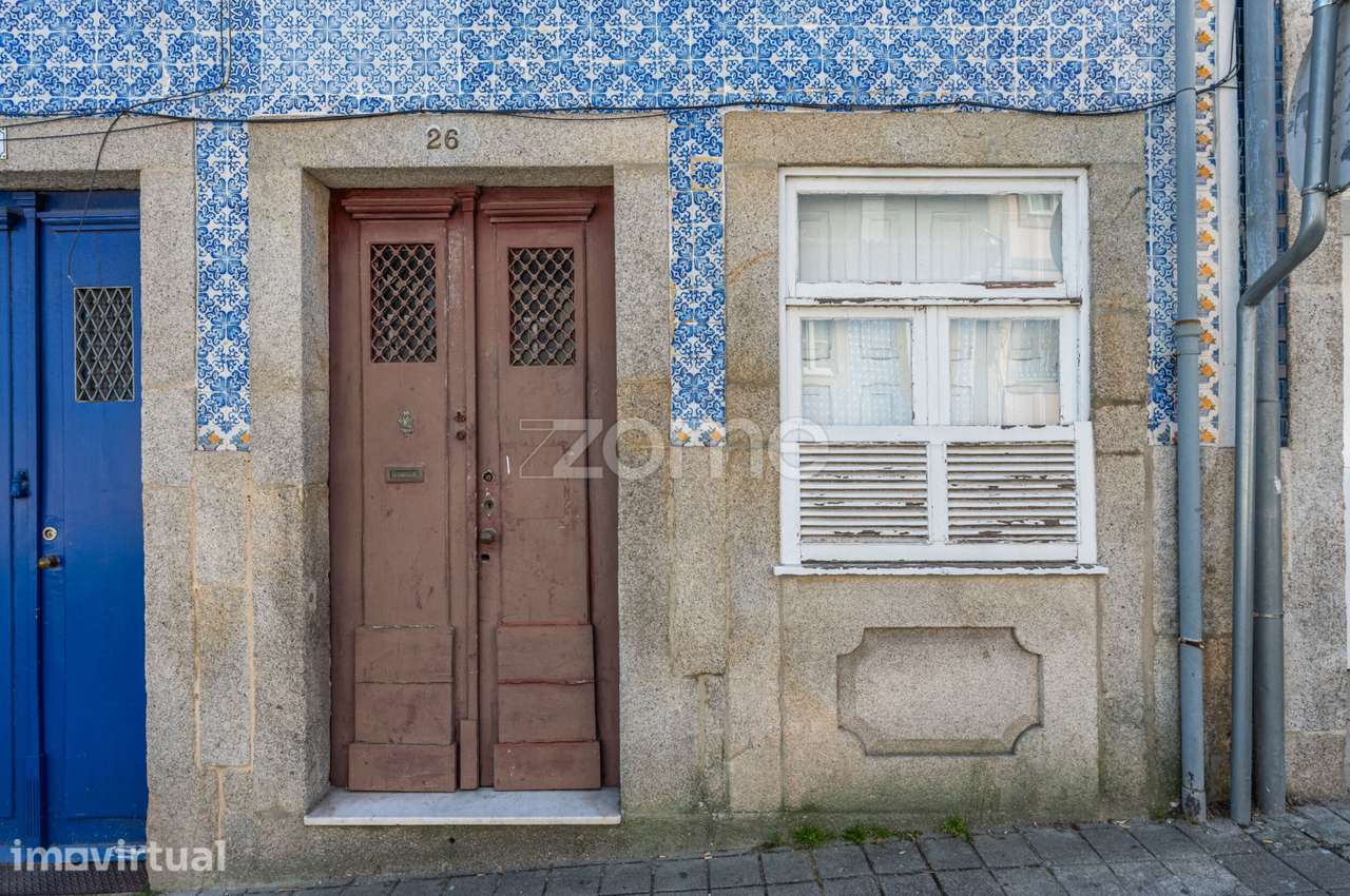 Prédio junto ao Palácio de Cristal para reabilitação | Porto - Grande imagem: 4/58