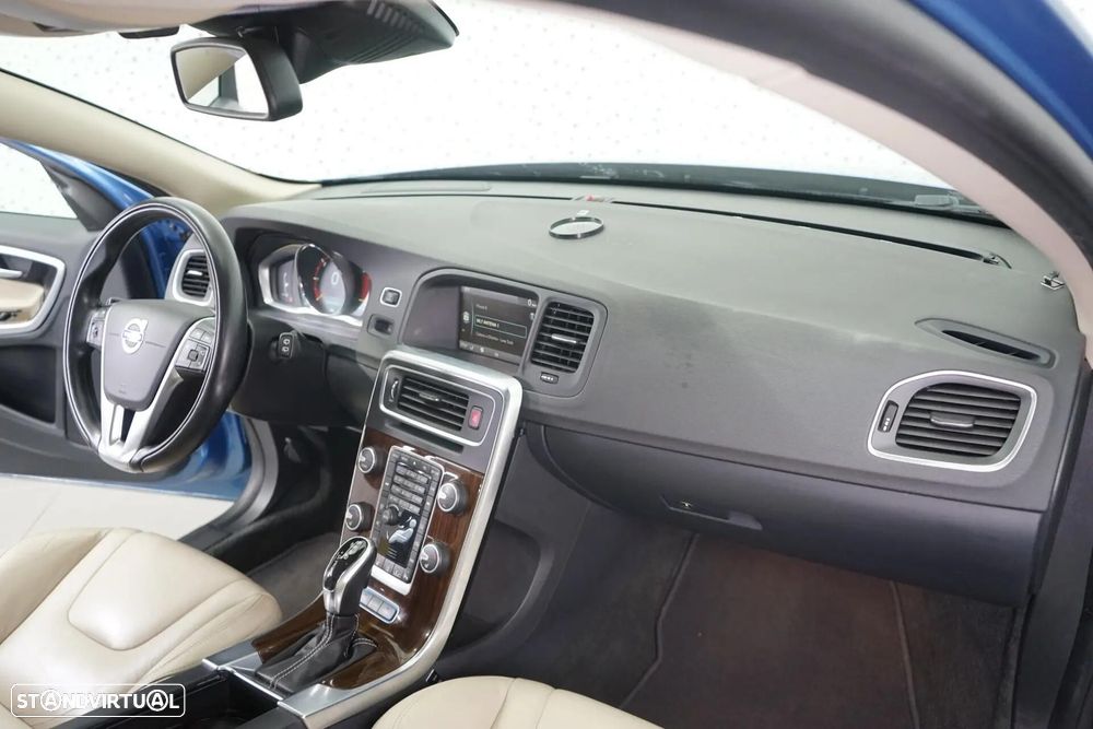 Volvo V60 2.4 D6 Summum AWD Phev - 17