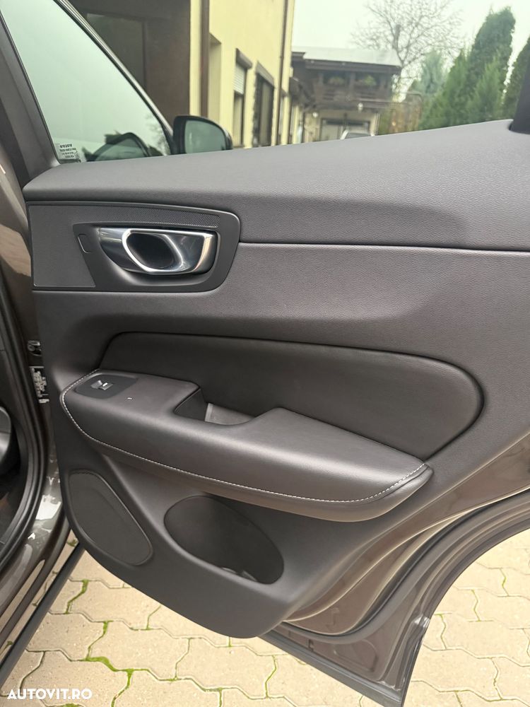 Volvo XC 60 B5 B AWD Geartronic RDesign - 28