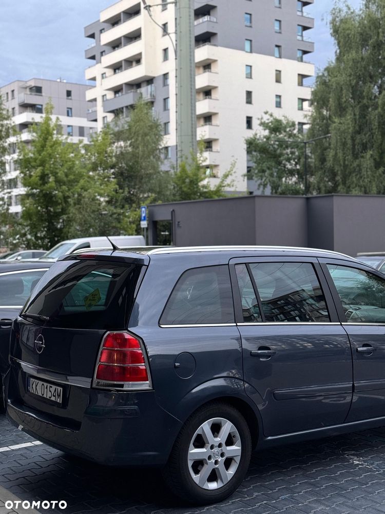 Opel Zafira 1.8 Cosmo - 2
