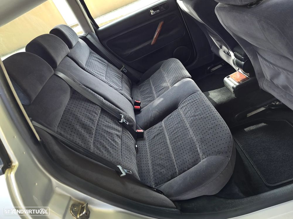 VW Passat Variant 1.9 TDi Confortline - 24