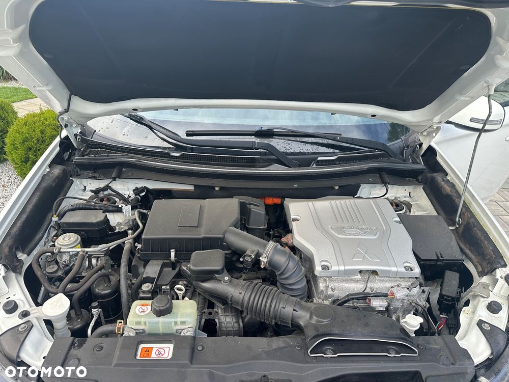 Mitsubishi Outlander 2.0 4WD Plus - 7