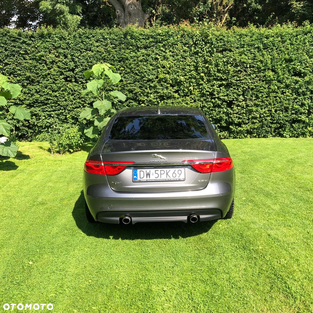 Jaguar XF 2.0 i4D Prestige - 10