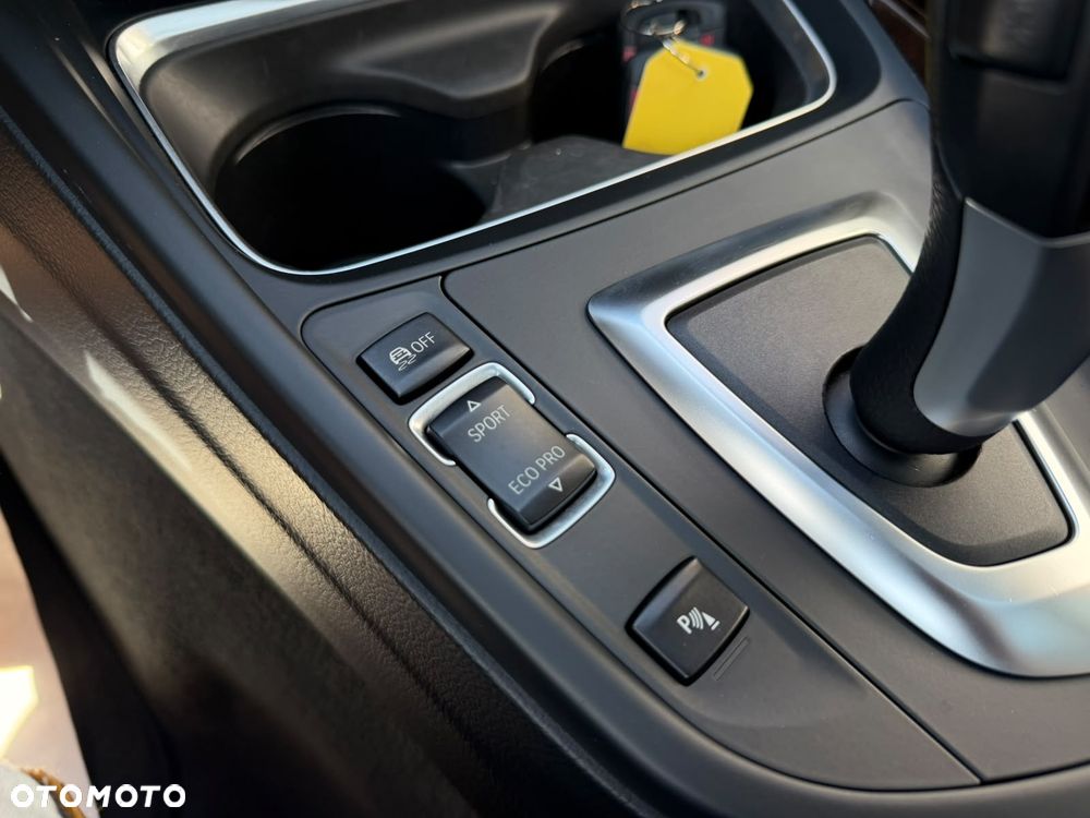 BMW Seria 3 318d Sport Line - 18