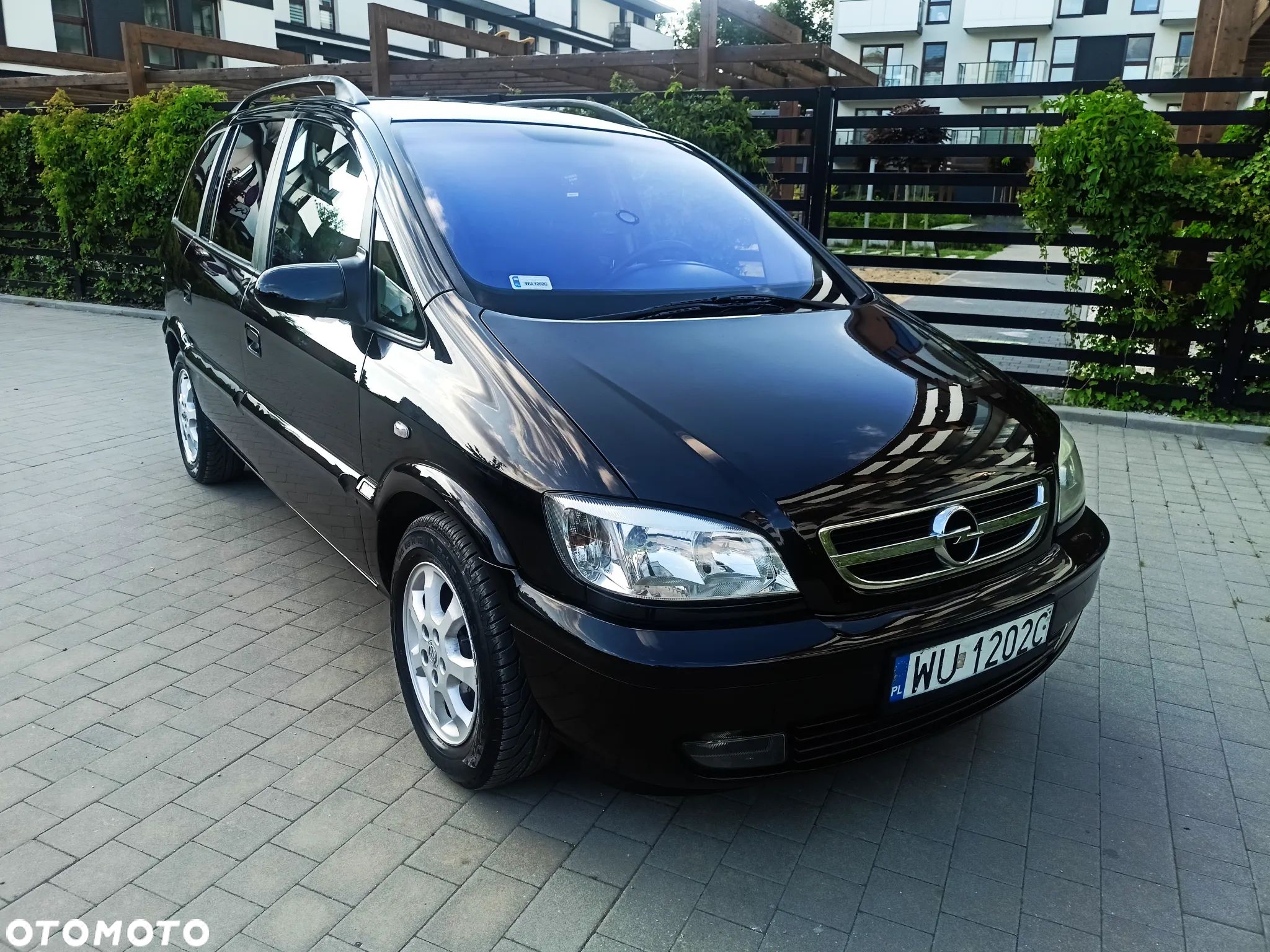 Opel Zafira 1.8 Executive - 1
