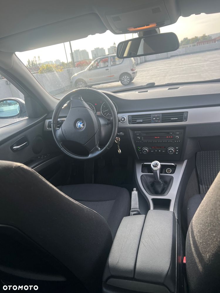 BMW Seria 3 318i - 10