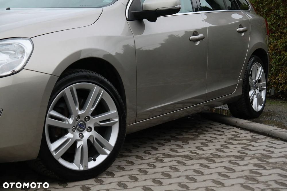 Volvo V60 D5 Summum - 14