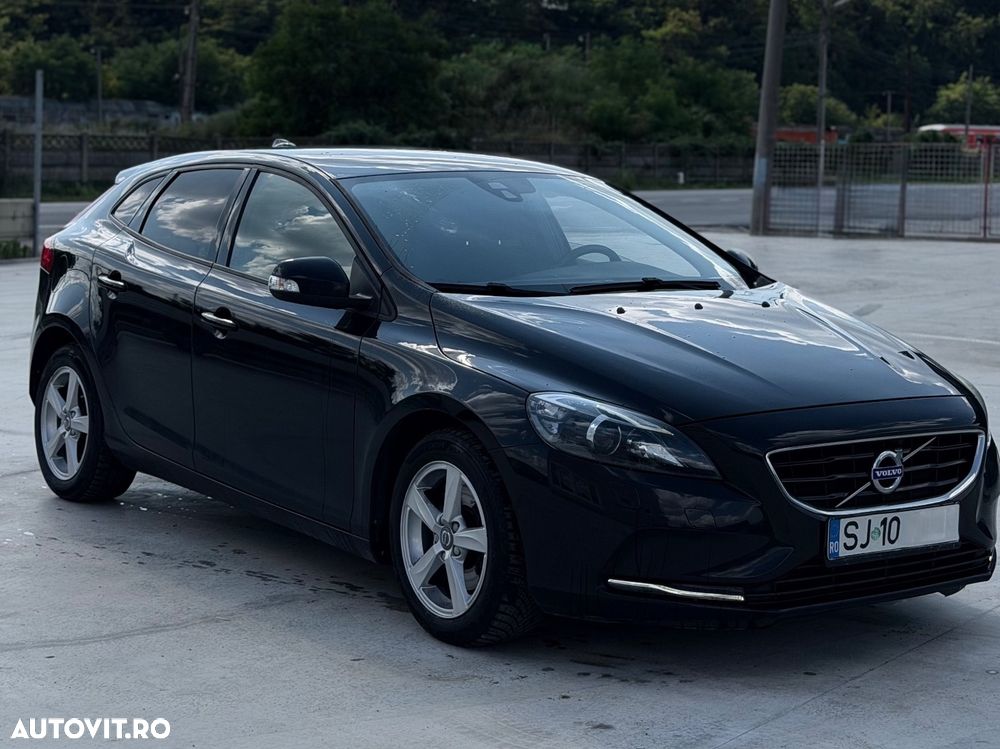 Volvo V40 T2 Momentum - 1