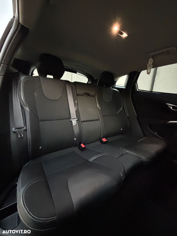 Volvo V40 D4 Momentum - 25
