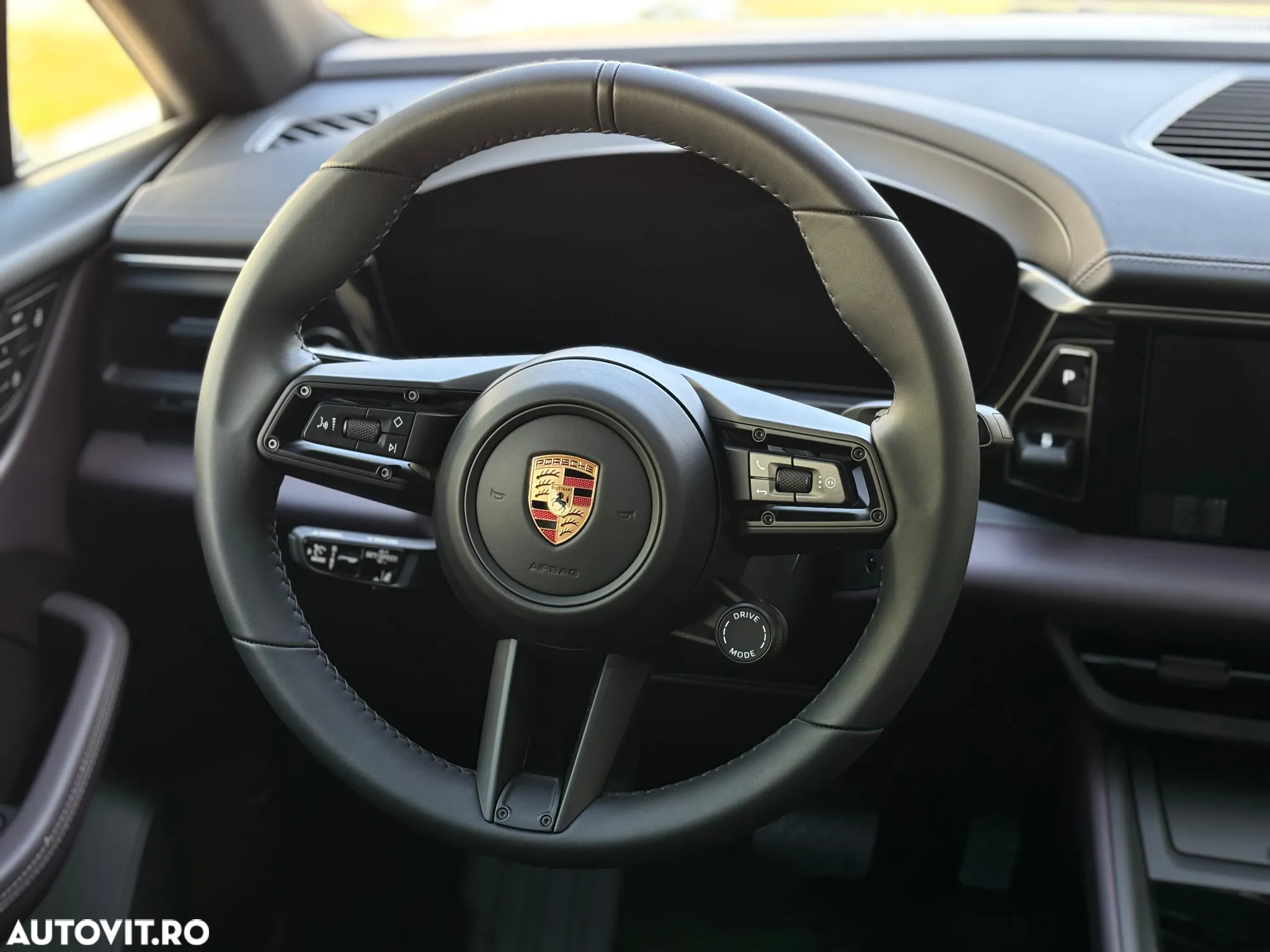 Porsche Macan 4 - 11