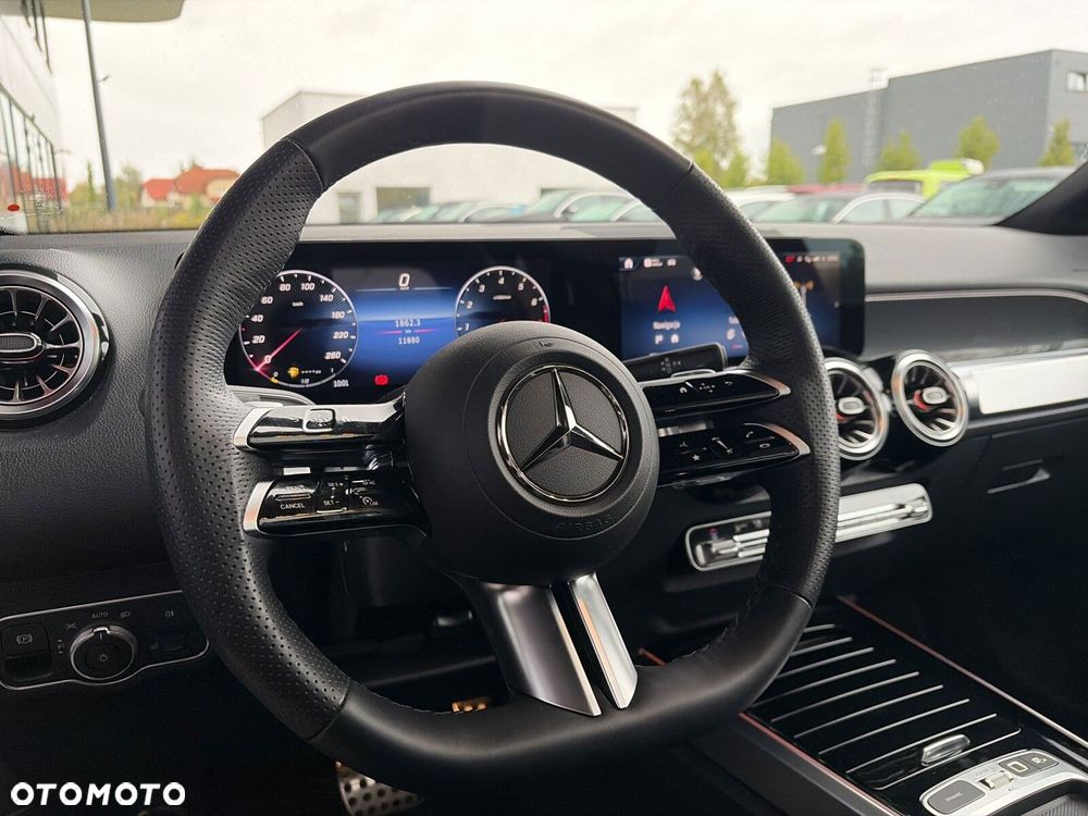 Mercedes-Benz GLB - 11