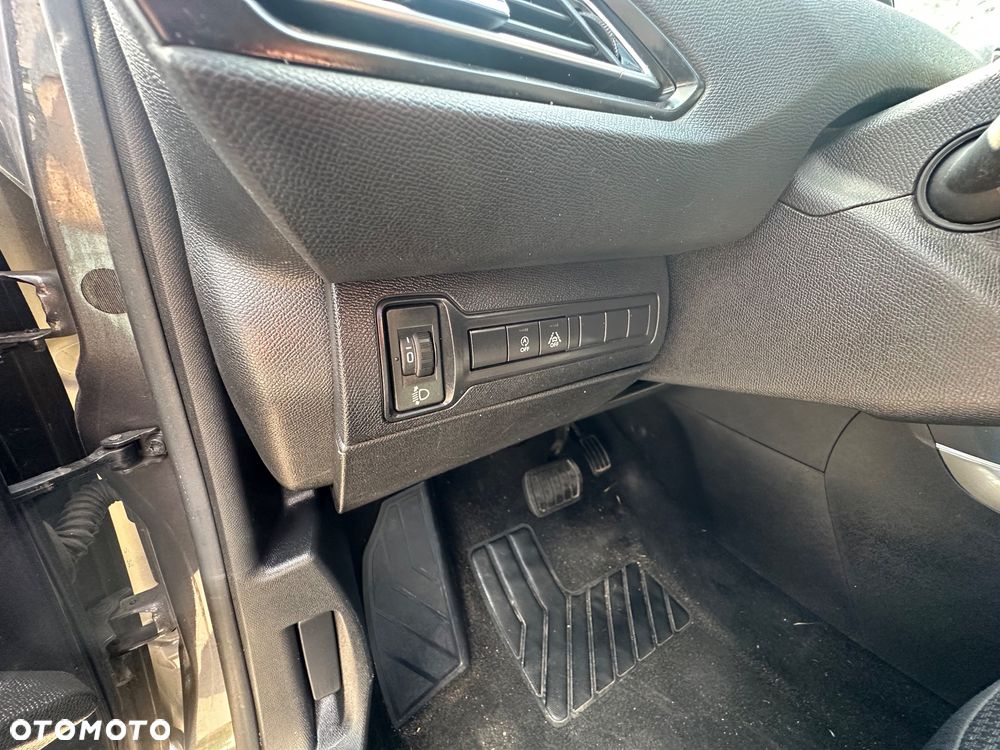 Peugeot 308 1.2 PureTech Active Pack S&S EAT8 - 14