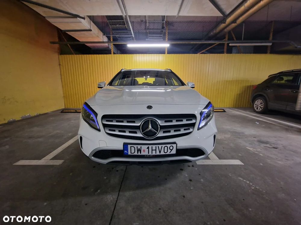 Mercedes-Benz GLA 180 7G-DCT - 4